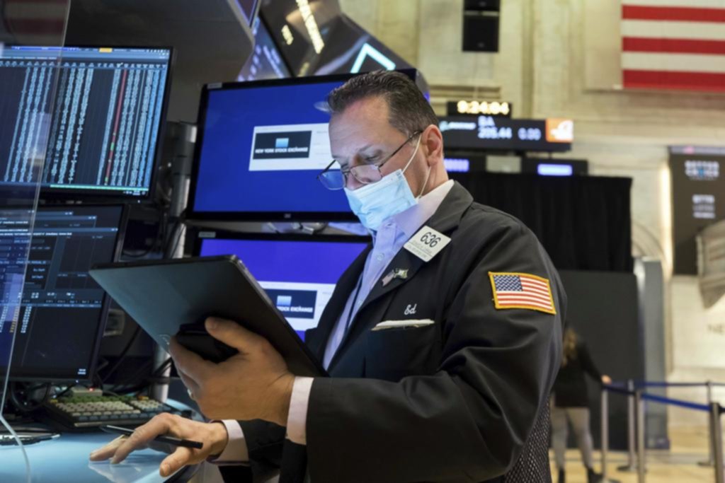 Wall Street rebotó al final pero había arrancado mal