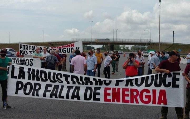 Industriales Pymes protestan con corte parcial en Autopista
