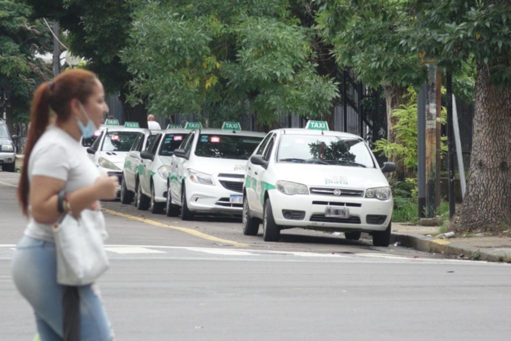 El Covid no afloja y ya deja al 15% de los choferes de taxis sin poder trabajar