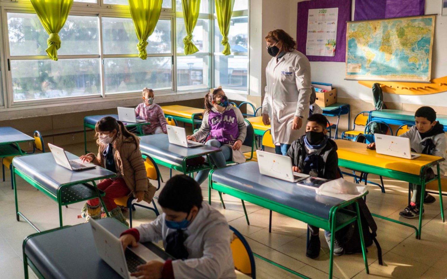 Uruguay tiene nuevo protocolo sanitario para las escuelas: cambios en el testeo y las cuarentenas en las aulas 