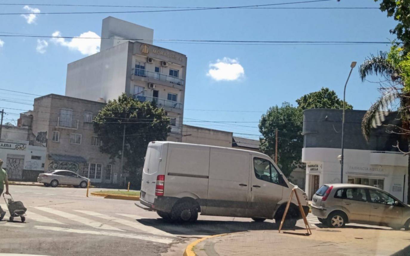 El “Estacioná donde quieras” no descansa los fines de semana