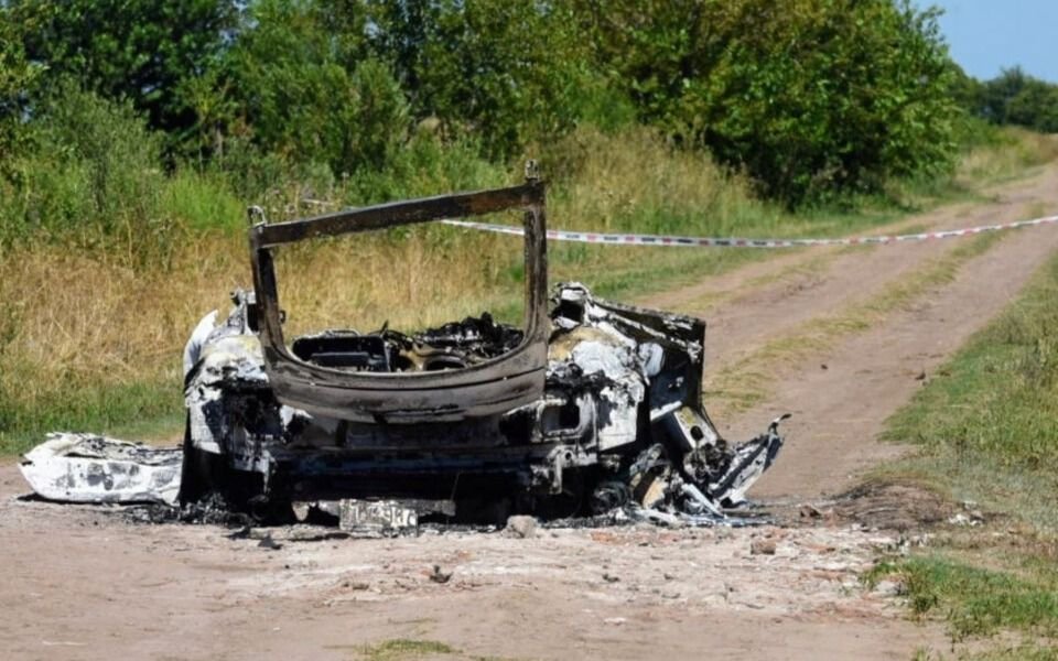 Rosario sangriento: matan a una pareja y a su beba tras una fiesta e incendian su auto con la mujer adentro