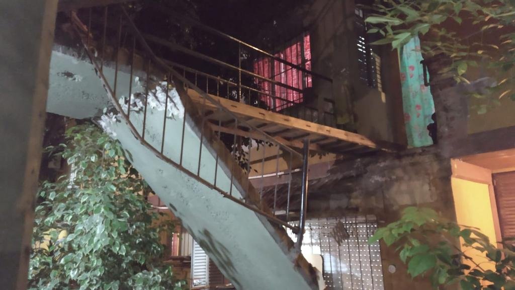 Alarma por el derrumbe de una pasarela en una torre de “La Favela”