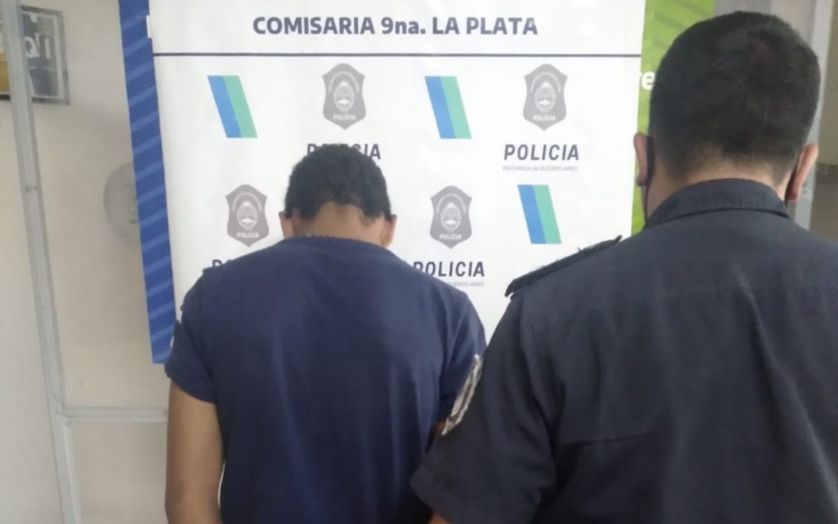Dos detenidos, uno de ellos menor, por robar una moto cerca de Plaza Moreno