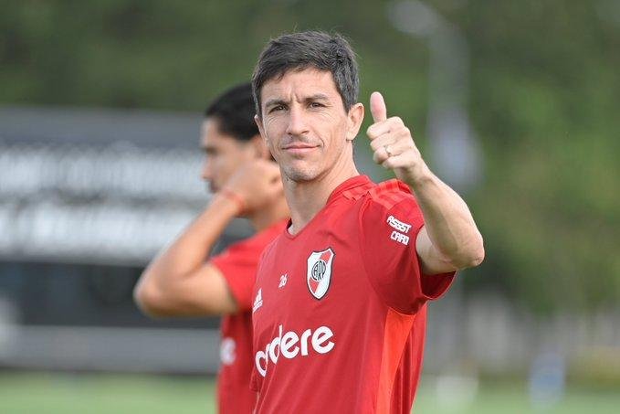 El plantel de River viaja a Estados Unidos para buscar más fútbol