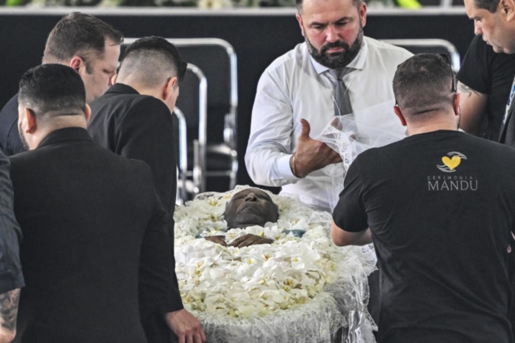 Multitudinario adiós a Pelé: fueron miles los brasileños que despidieron al “Rey del Fútbol”