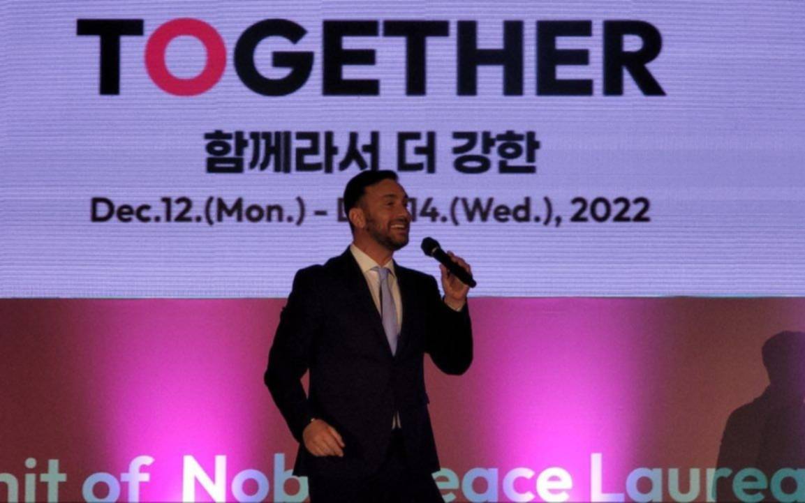 Odino Faccia llevó su mensaje a la Frontera Corea del Sur y Corea del Norte.