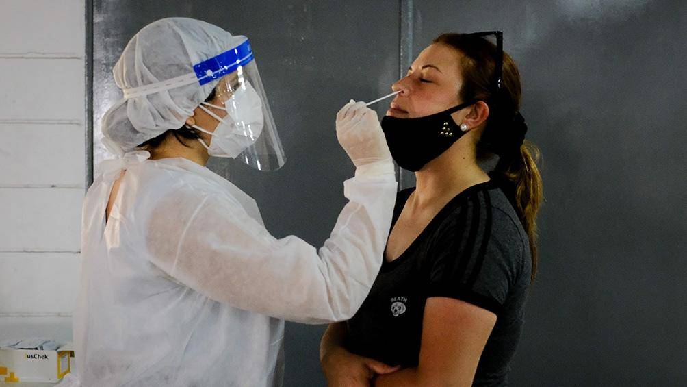 Sexta ola de Covid: preocupa la alta circulación viral y la escasa percepción del riesgo