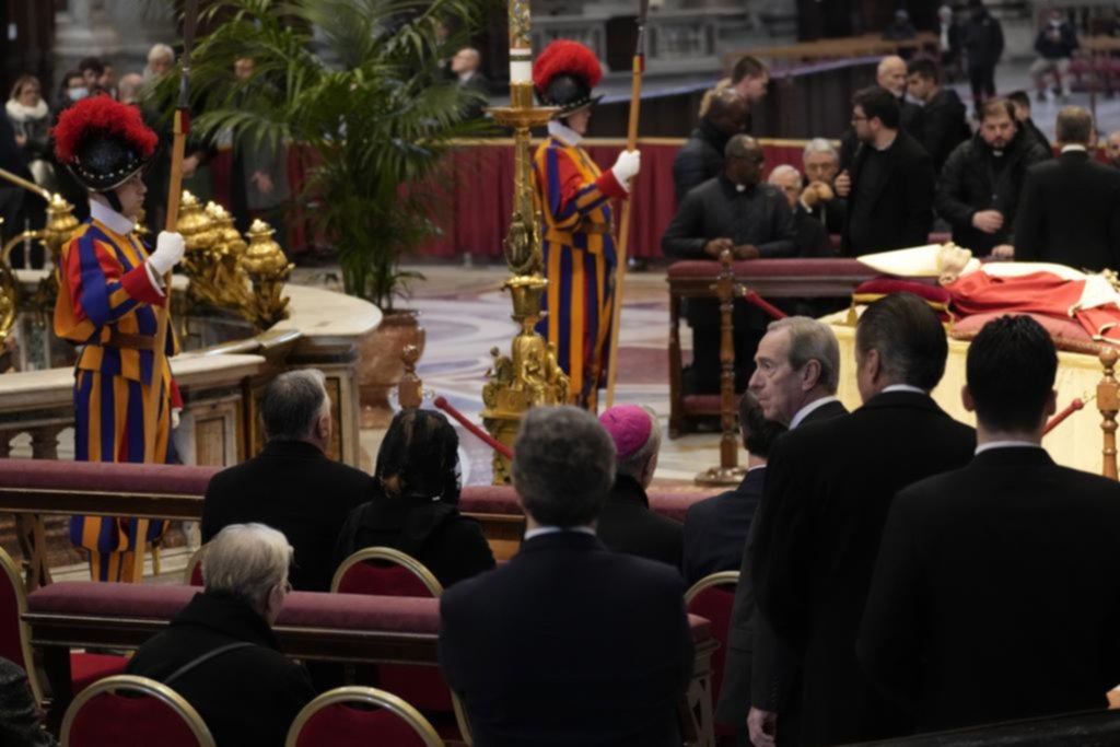 El futuro de Francisco tras la muerte de Benedicto XVI