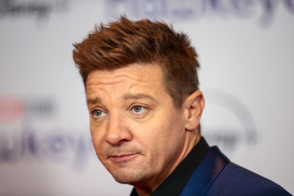 Jeremy Renner sigue estable pero crítico tras ser operado por traumatismo torácico