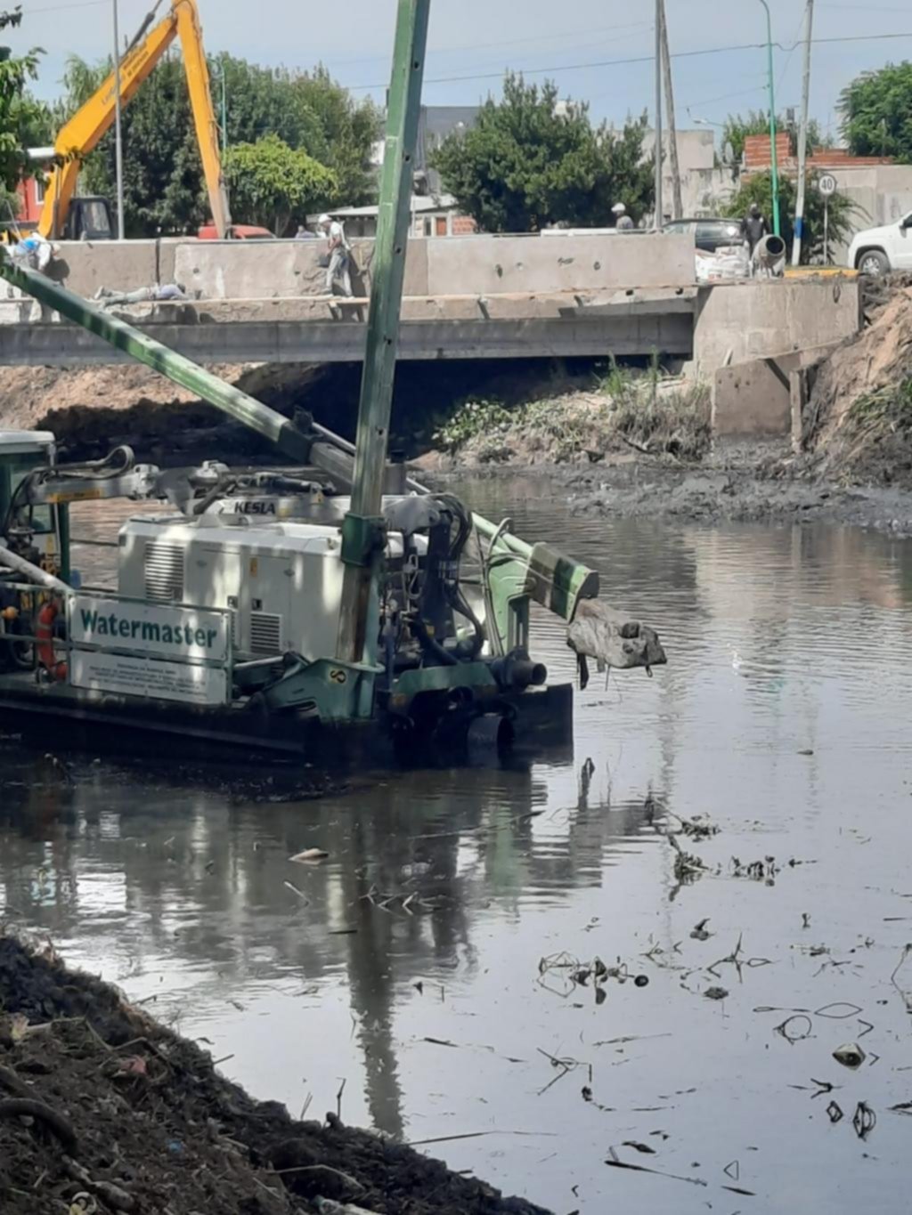 Reclamo vecinal por la limpieza en el Canal Oeste