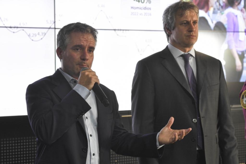 Tensión porteña: pidió licencia el ministro apuntado por los chats