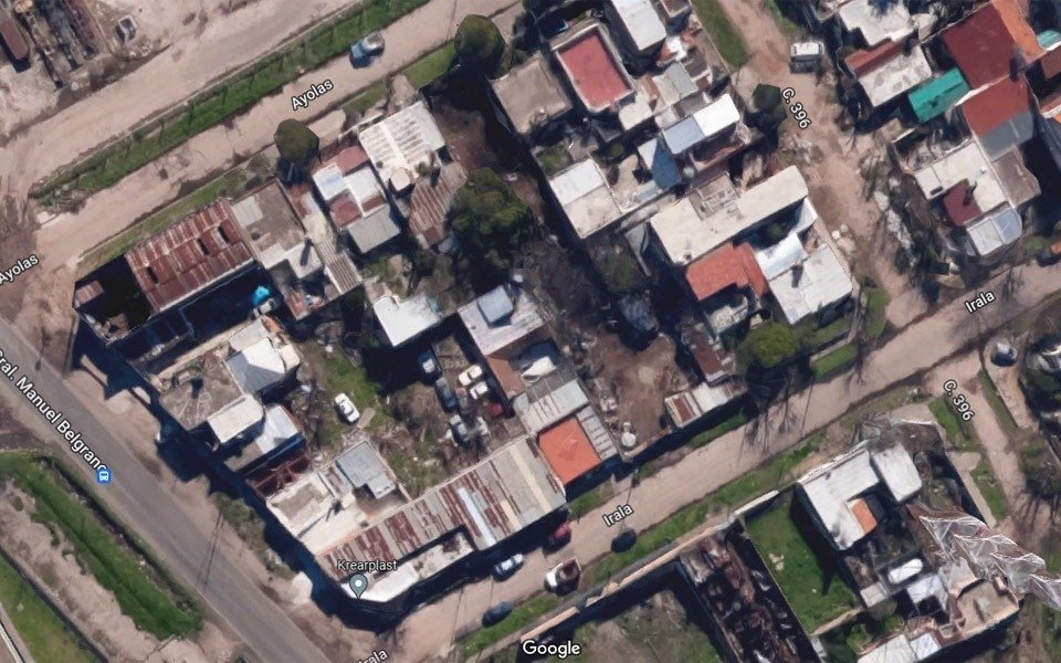 Pudieron controlar el incendio de la papelera en Quilmes, donde quedó todo arrasado 