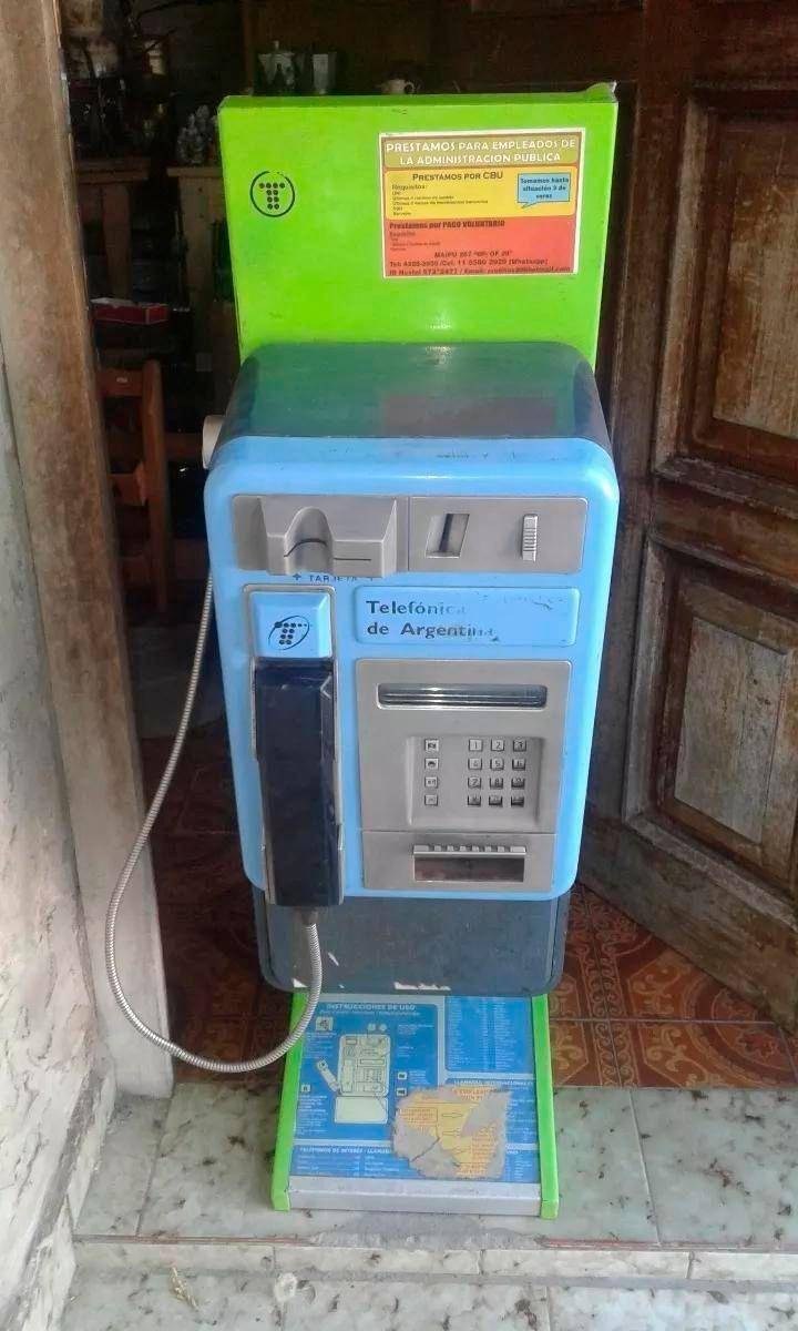 Del teléfono público tan usado ya no quedan ni rastros de su historia