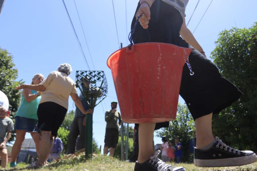 La temperatura no afloja y crecen los reclamos por el servicio de agua
