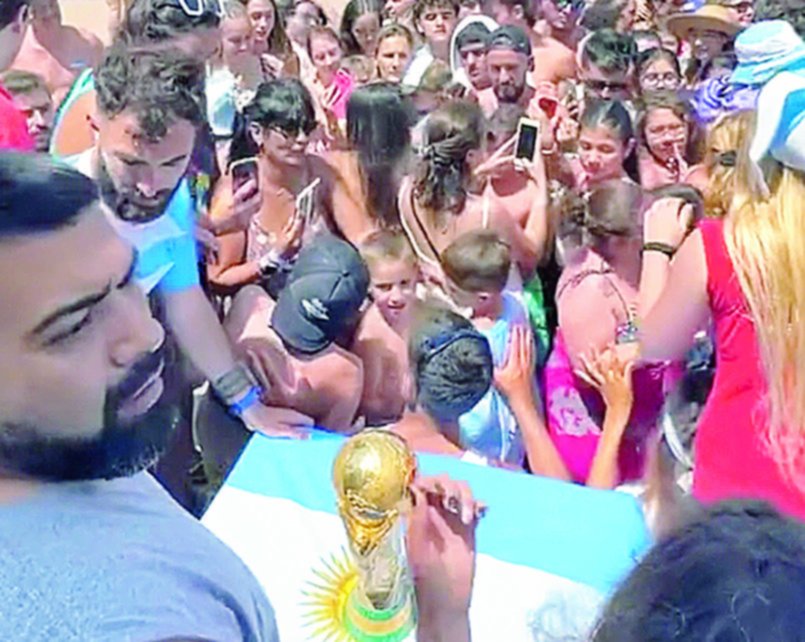 Visita de oro: los turistas enloquecieron con la Copa del Mundo en La Feliz