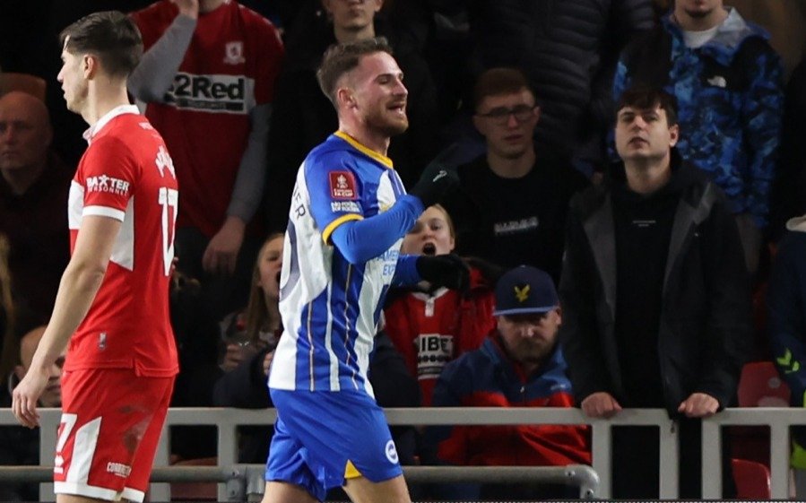 Alexis Mac Allister metió un doblete en el Brighton: uno fue de taco y ovación del todo el estadio