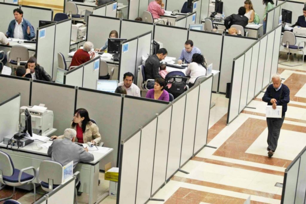 Crecimiento del empleo pero no de los salarios y con un alto costo laboral