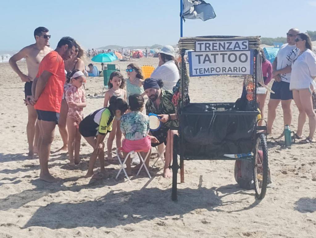 La movida en Pinamar: sol, playa y compras en la arena
