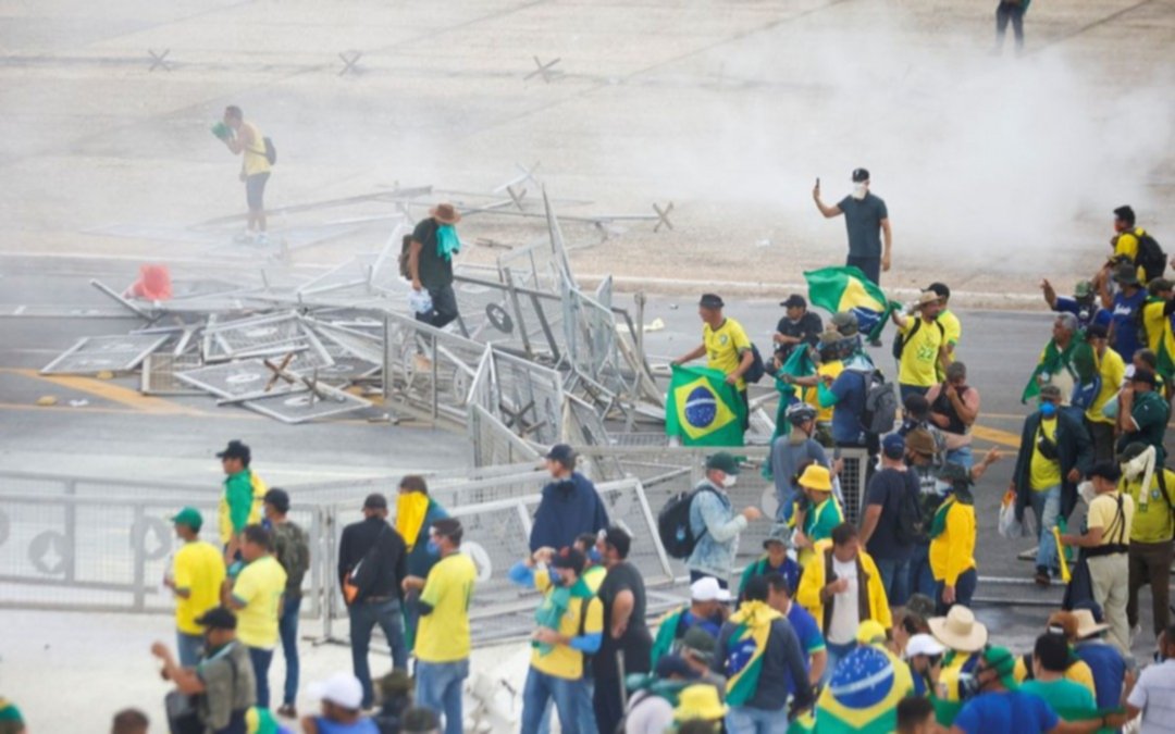Mandatarios del mundo se solidarizan ante el atentado en Brasilia