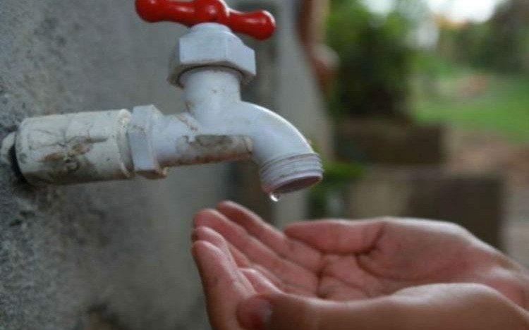 Vecinos denuncian falta de agua en Villa Castells