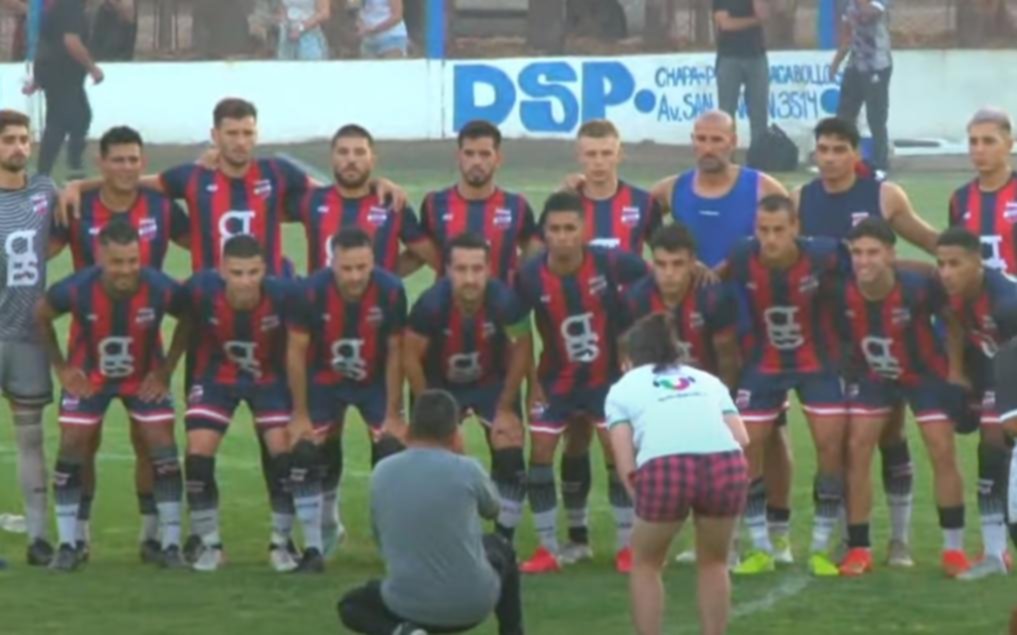 Unidos de Olmos tropezó en su visita a Baradero y cayó 2-0