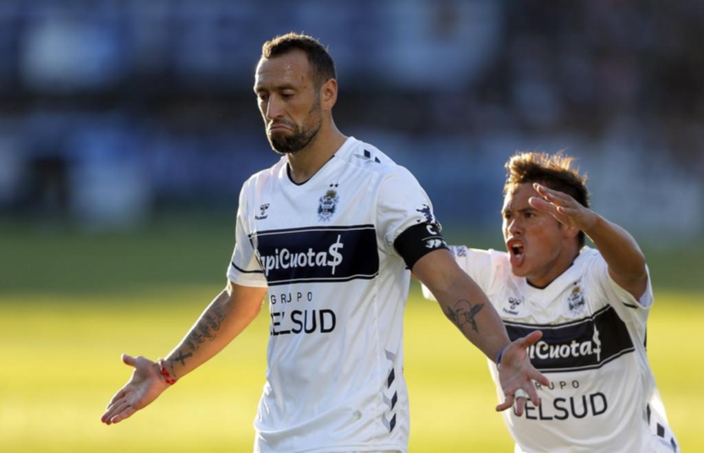 Alemán se va hoy a Banfield, Cardozo se despidió de los hinchas y Mancilla no vuelve