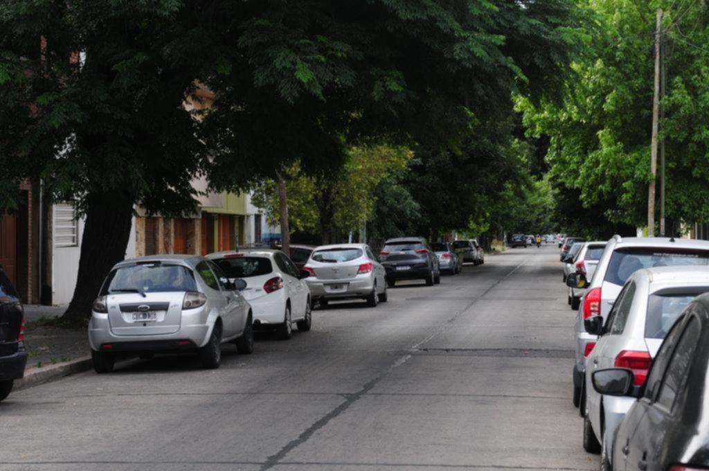 Armas, amenazas de mutilación y golpes en el asalto a una familia