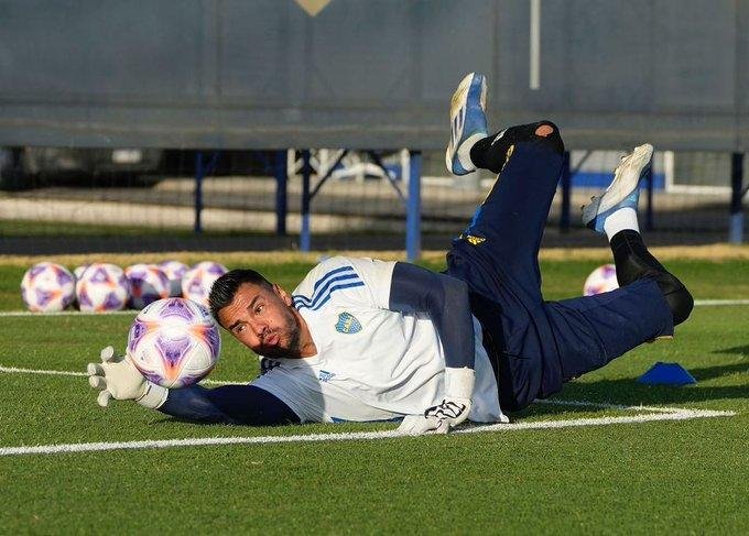 Boca colgó a Rossi y justo ahora Romero tiene una molestia