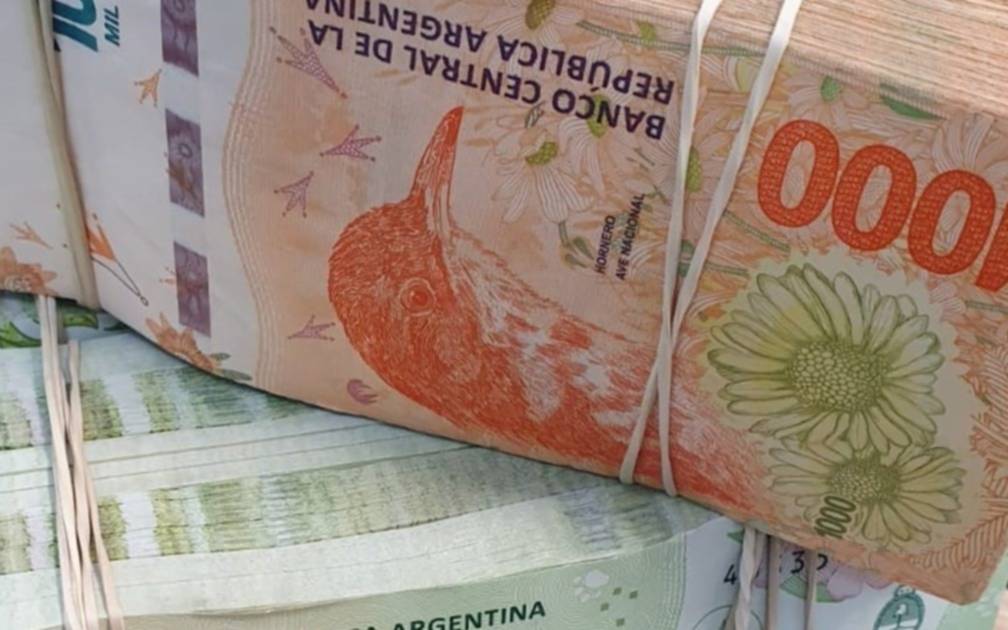 El Gobierno admite charlas donde se evalúa emitir billetes de mayor denominación