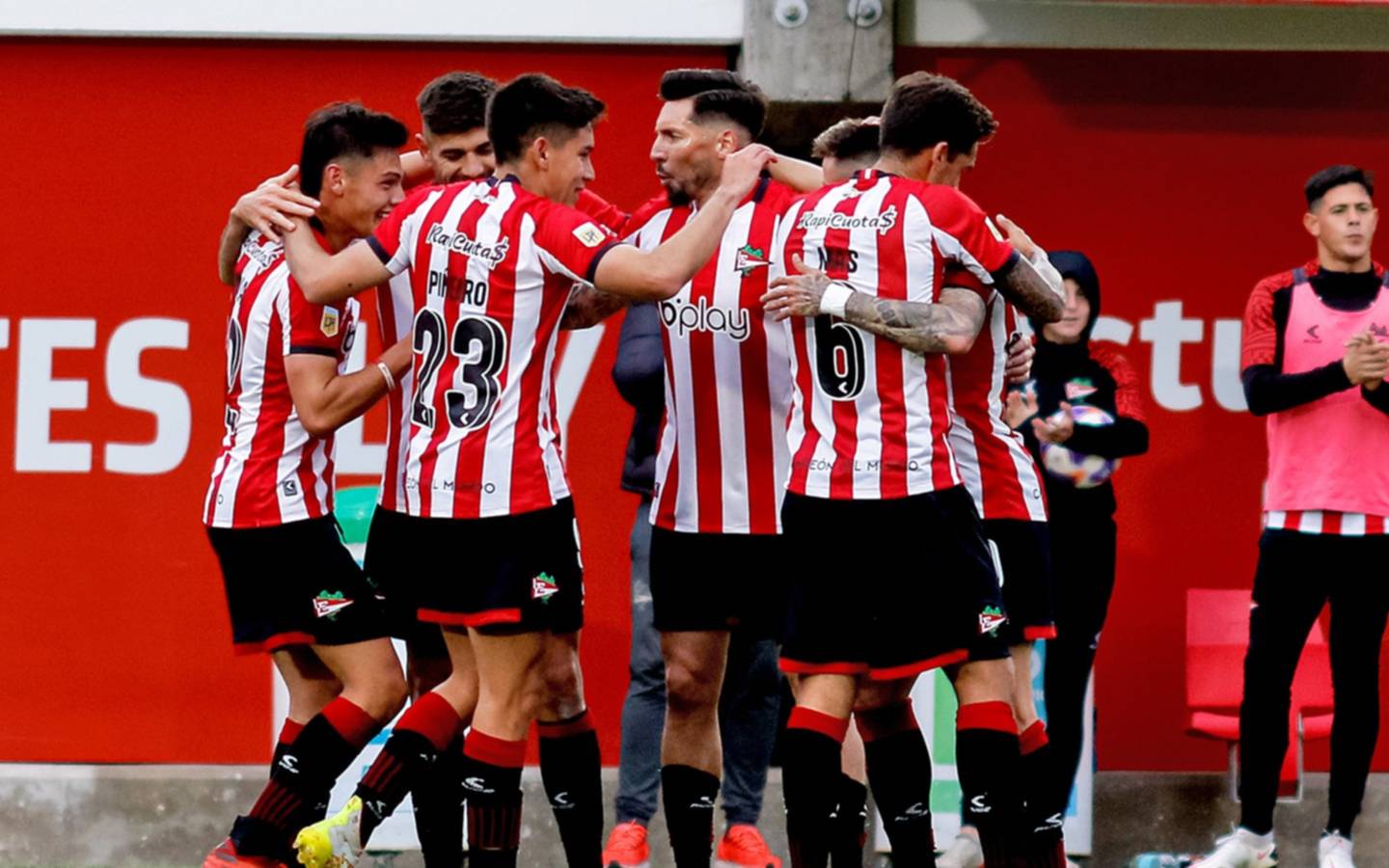 Duelo de leones: el detalle que llevarán las camisetas de Estudiantes y Peñarol