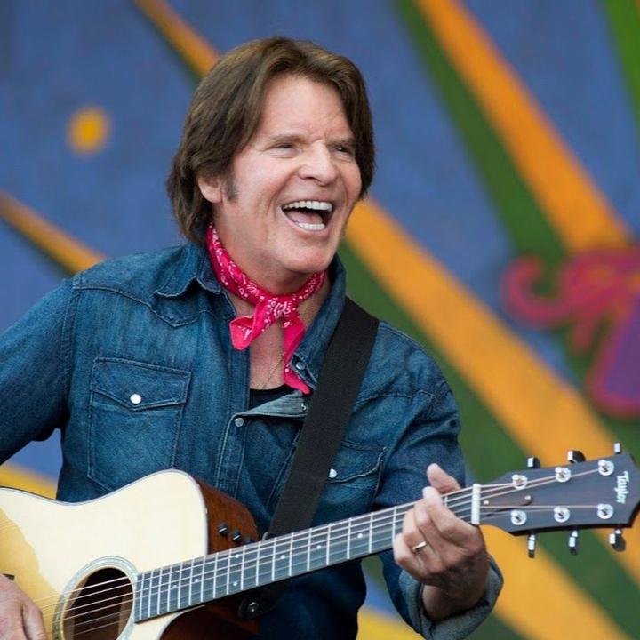 Después de 50 años de pelea, John Fogerty recupera derechos de Creedence