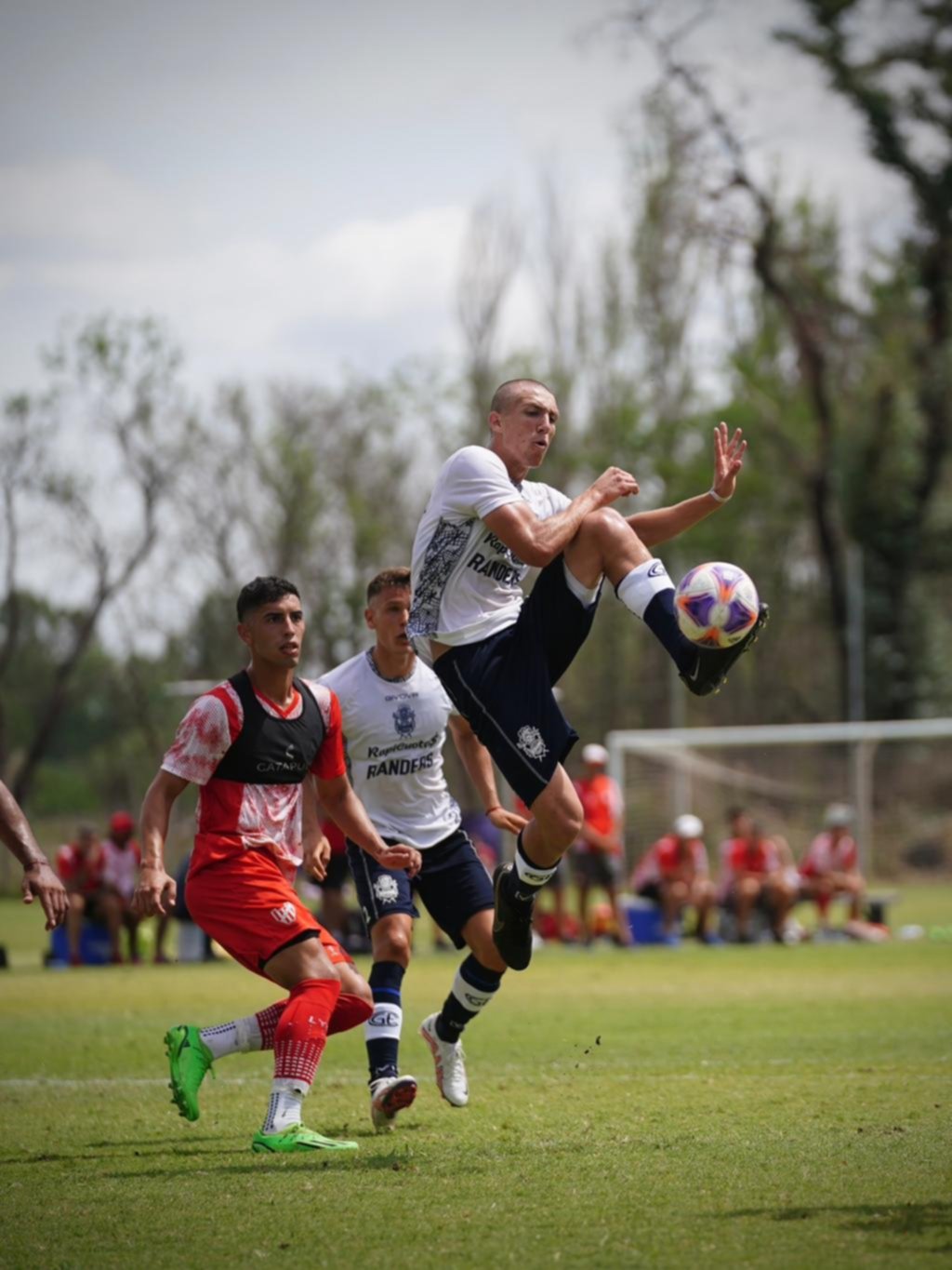 El equipo alternativo tripero fue contundente y derrotó a la Gloria 3 a 1