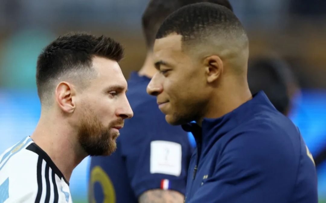 Un "tibio" abrazo en el reencuentro entre Messi y Mbappé en la práctica del PSG