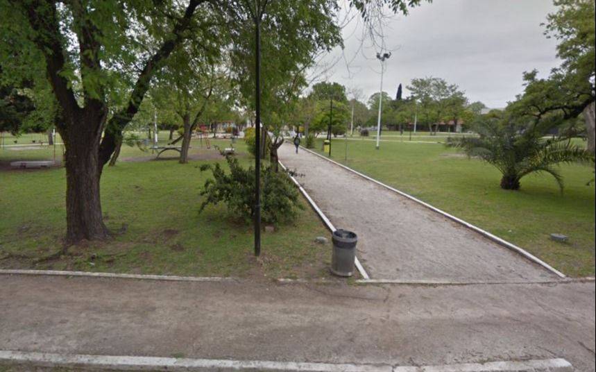 Conmoción en City Bell por la trágica decisión de un hombre en Plaza San Martín