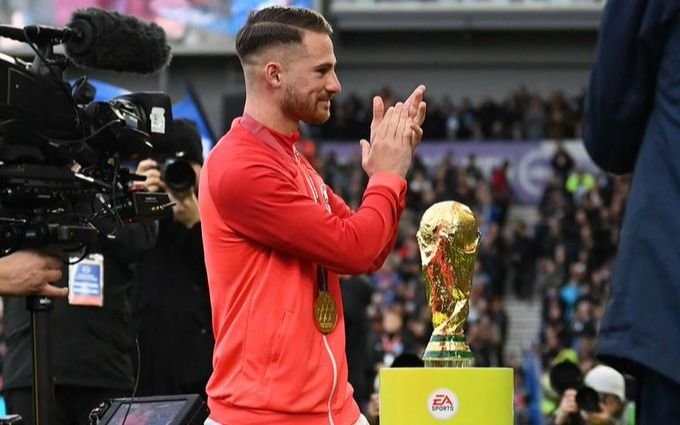 VIDEO. "Nuestro campeón", el homenaje de Brighton a Alexis Mac Allister en la previa frente a Liverpool