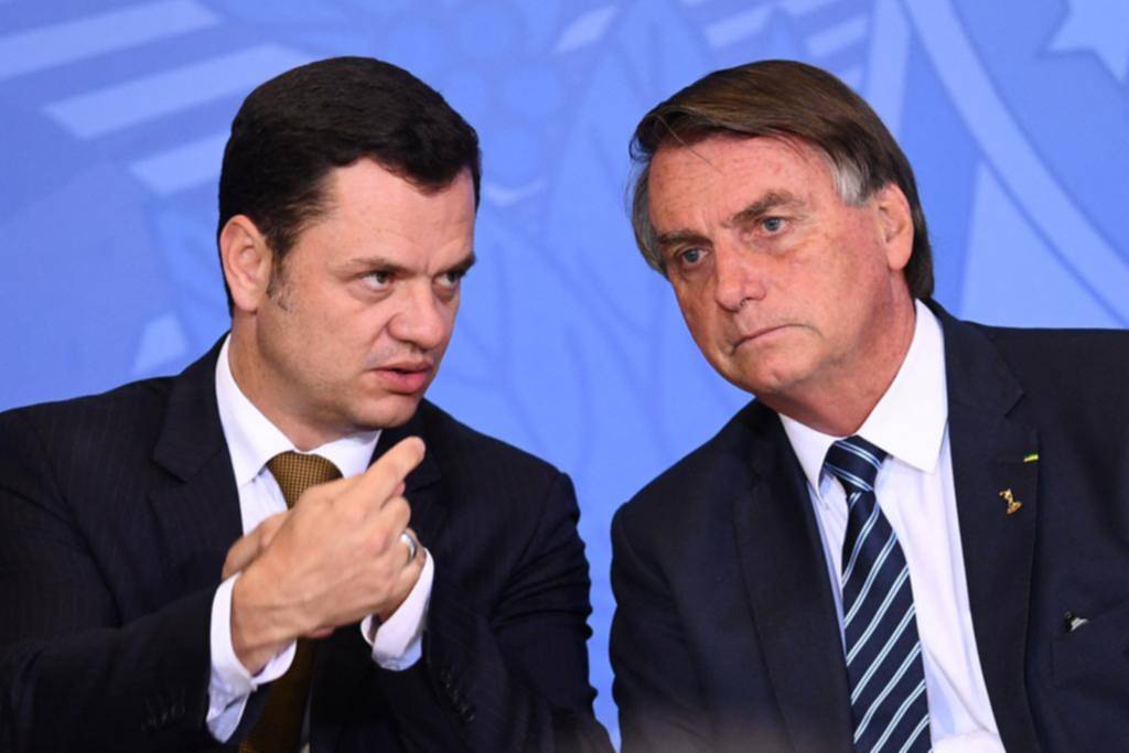 Bolsonaro en la mira y un ex ministro detenido por el ataque en Brasilia