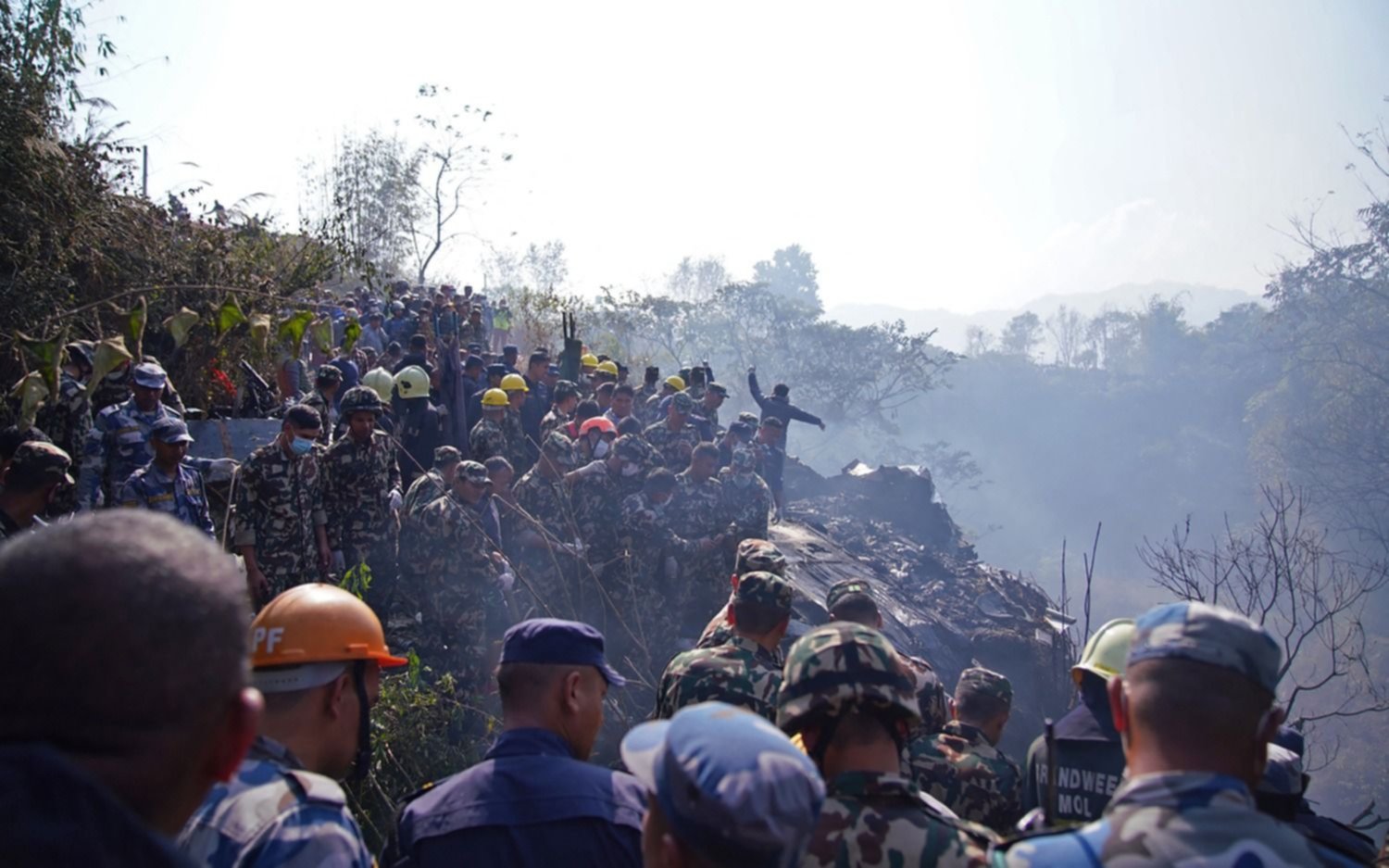 Mueren 67 personas al estrellarse un avión en Nepal, en el que viajaba una argentina