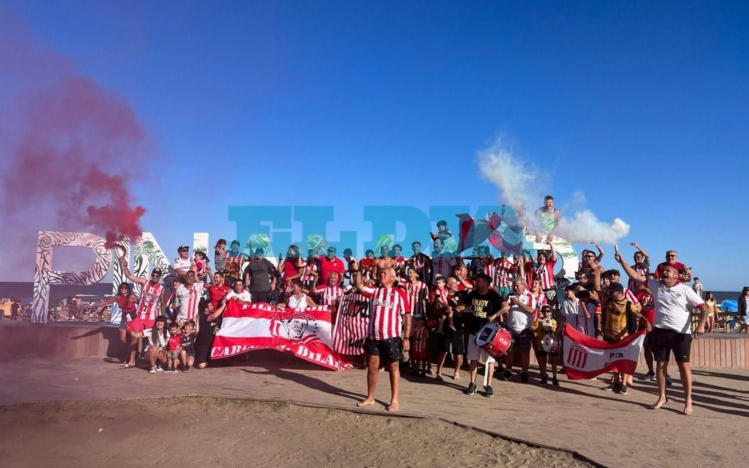 FOTOS | El Pincha vistió de rojo y blanco a Montevideo