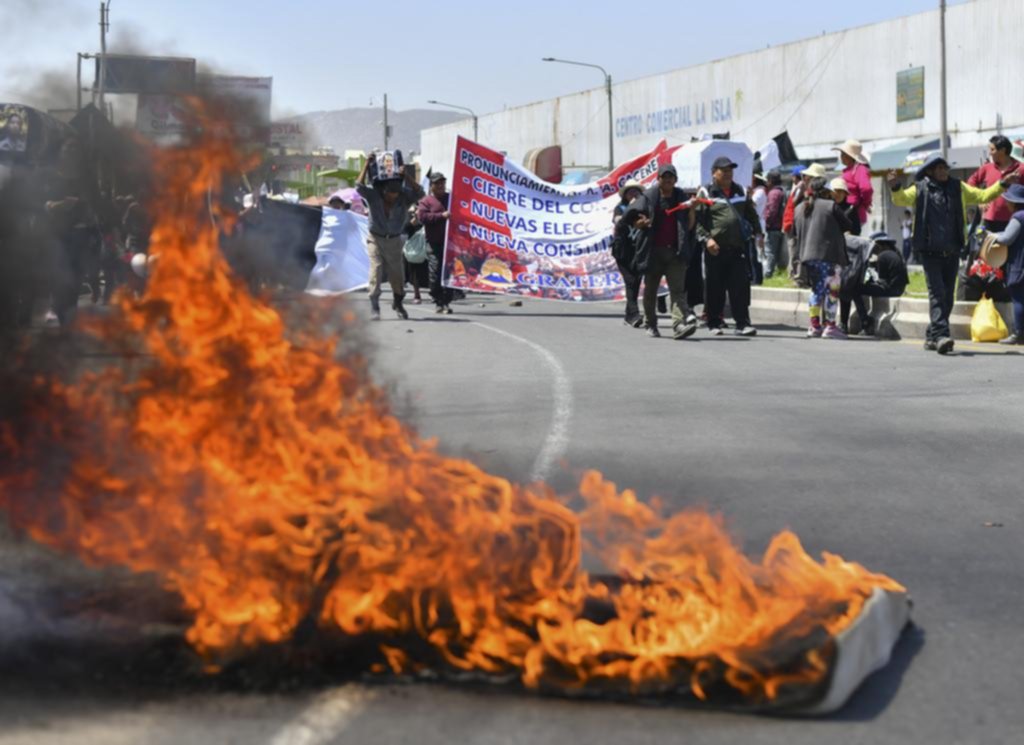Polvorín en Perú: estado de emergencia y cortes que no dan tregua
