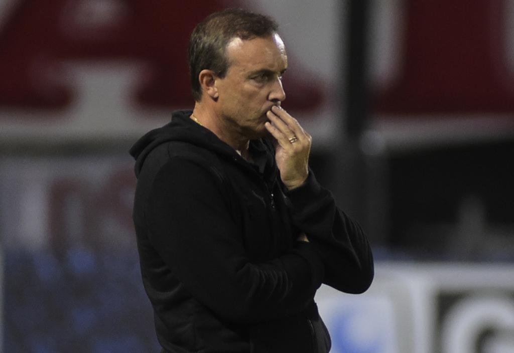 El plantel pega la vuelta y sigue en el Country