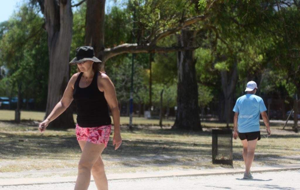 ¡Insoportable! El calor pega duro en La Plata, que sigue en alerta amarillo: se esperan 35º
