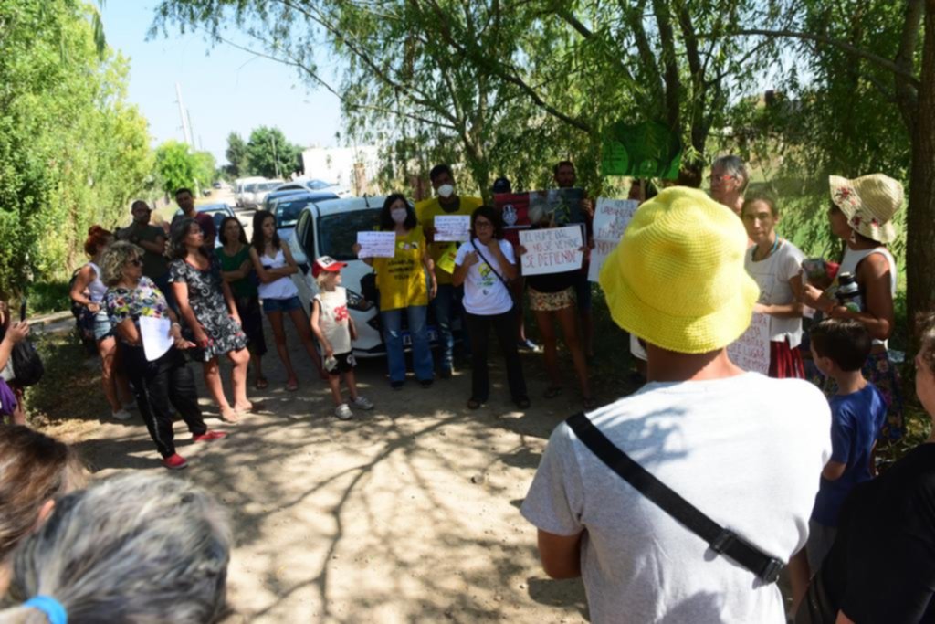 Protesta vecinal en Sicardi para impedir la apertura de calles
