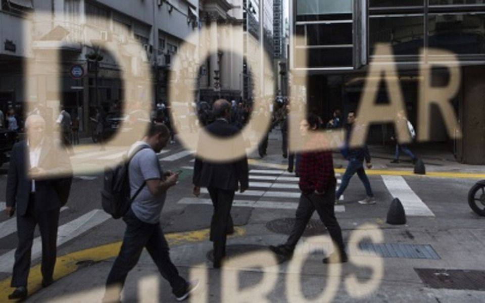 El dólar blue, pum para arriba: subió $8 y alcanzó los 378 pesos