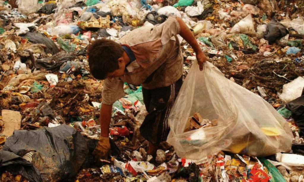 La canasta de la pobreza creció en 2022 más que la inflación: un 100,3%