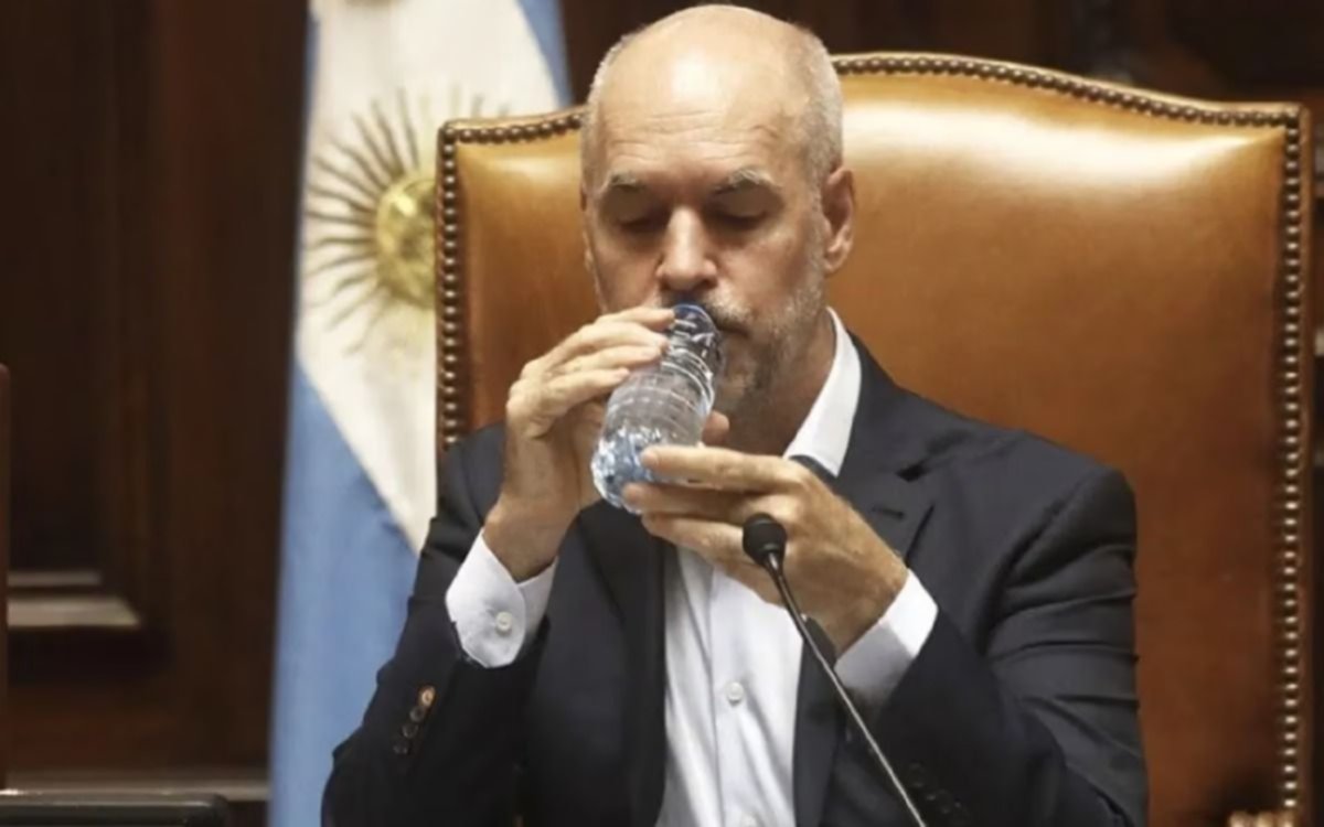 La foto viral de Larreta y el "temblor esencial" que padece de chico: "Me salen movidas las selfies"