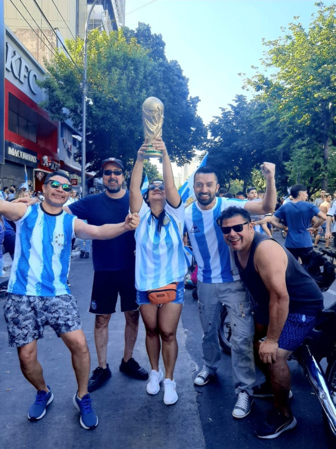 La Plata sigue de fiesta a un mes de la Copa del Mundo: las fotos de los lectores de EL DIA