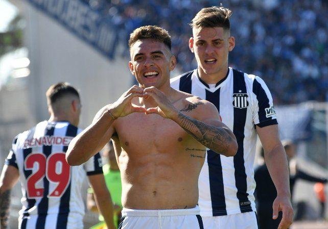 Enzo Díaz firma su contrato con River