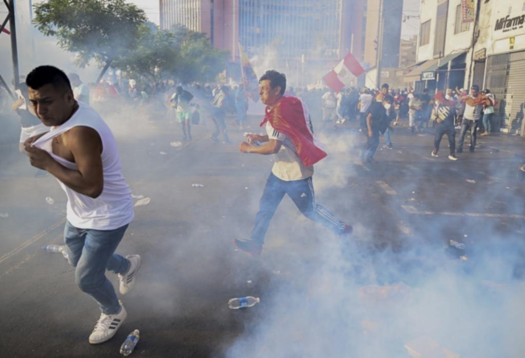 Más tensión y enfrentamientos agitan a Perú