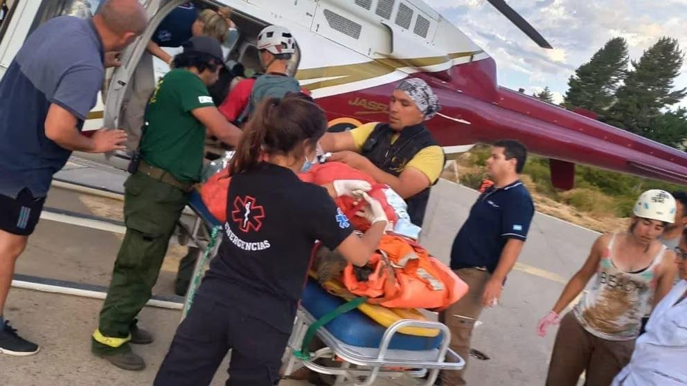 Una mujer perdió una pierna y está grave